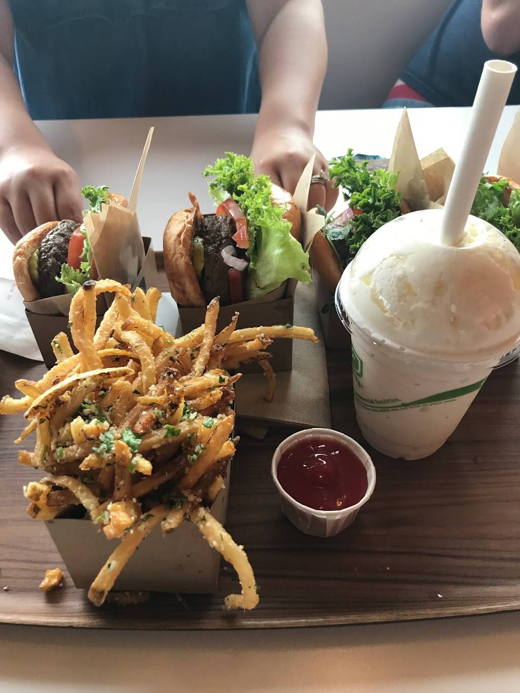 Larkburger Centennial | restaurant | 7530 S University Blvd #100, Centennial, CO 80122, USA | 7202570745 OR +1 720-257-0745