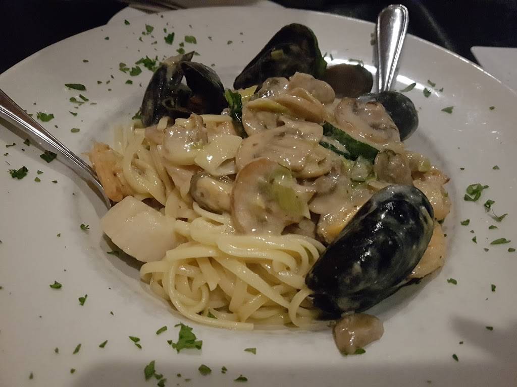 La Spaghett Pasta House | restaurant | 970 Upper James St, Hamilton, ON L9C 3A5, Canada | 9053188211 OR +1 905-318-8211