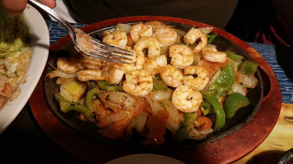 El Tapatio | cafe | 300 I-35, Gainesville, TX 76240, USA | 9406122230 OR +1 940-612-2230