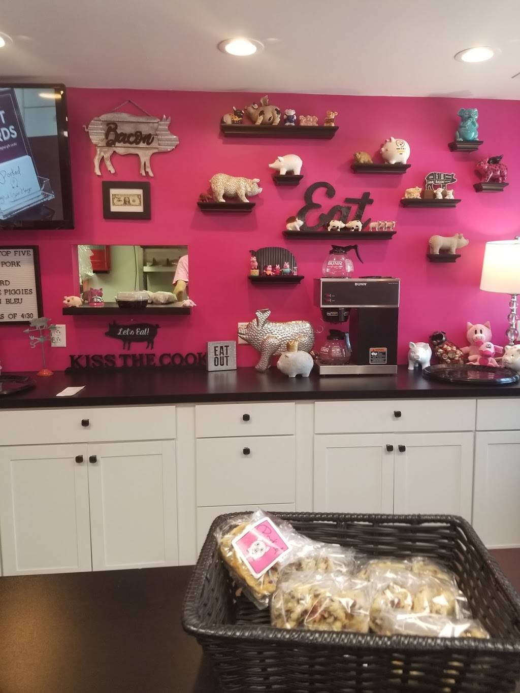 Porked Lincoln Place | restaurant | 5203 Interboro Ave, Pittsburgh, PA 15207, USA | 4122053716 OR +1 412-205-3716