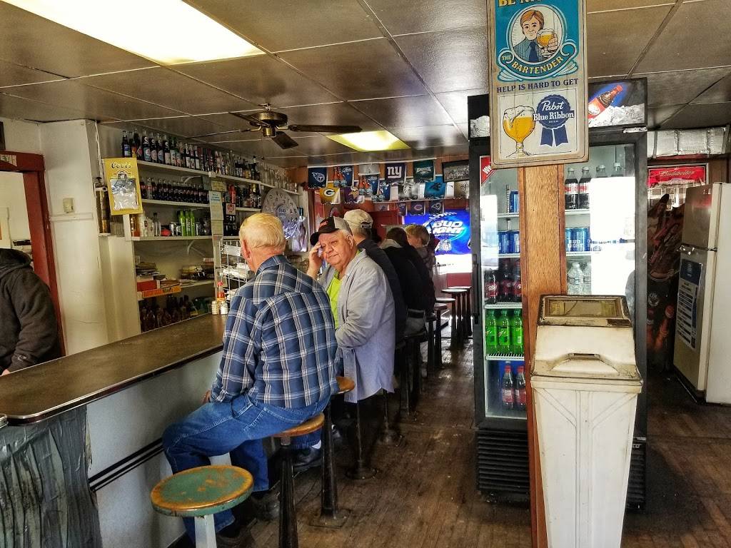 Hill Top Restaurant | restaurant | 100 Jones St, Quinwood, WV 25981, USA | 3044386718 OR +1 304-438-6718