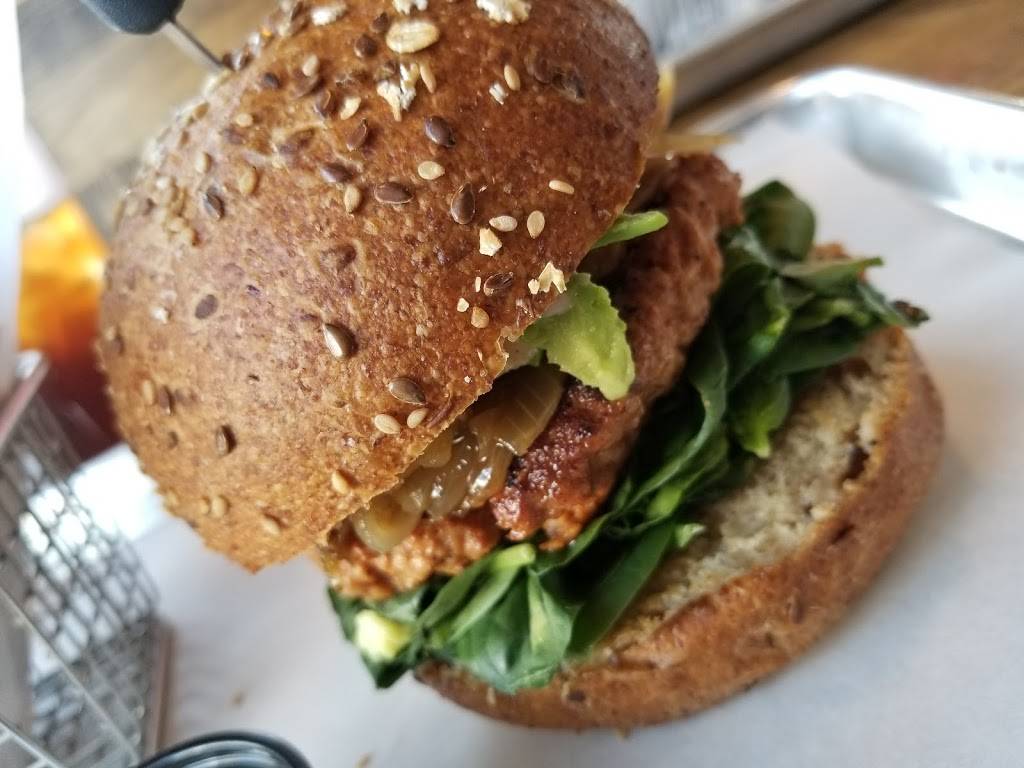 Burgerology | restaurant | 226 Merrick Rd, Rockville Centre, NY 11570, USA | 5166009720 OR +1 516-600-9720