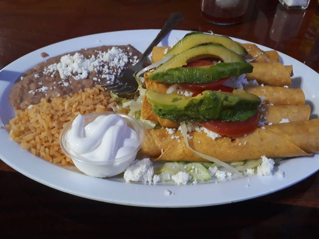 La Chilangita Restaurant | restaurant | 2233 E Lake Ave, Watsonville, CA 95076, USA | 8314983179 OR +1 831-498-3179