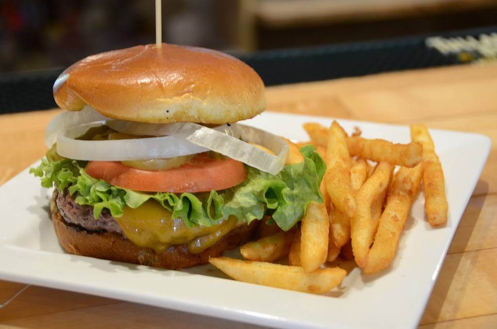 The Fieldhouse Bar & Grill | restaurant | 1200 W Main St #24, Peoria, IL 61606, USA | 3094949600 OR +1 309-494-9600