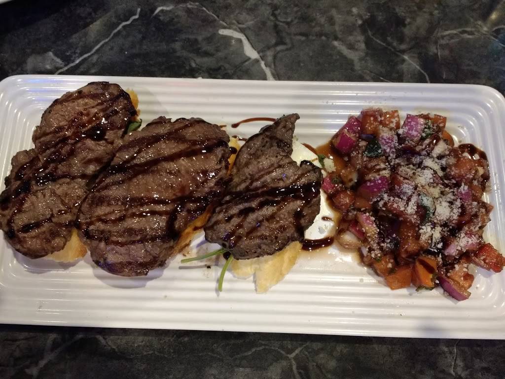 Nicolinos Trackside | night club | 621 Ridgeview Dr, McHenry, IL 60050, USA | 8153449800 OR +1 815-344-9800