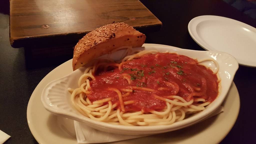 De Marinis Pizzeria | restaurant | N88W15229 Main St, Menomonee Falls, WI 53051, USA | 2622531566 OR +1 262-253-1566