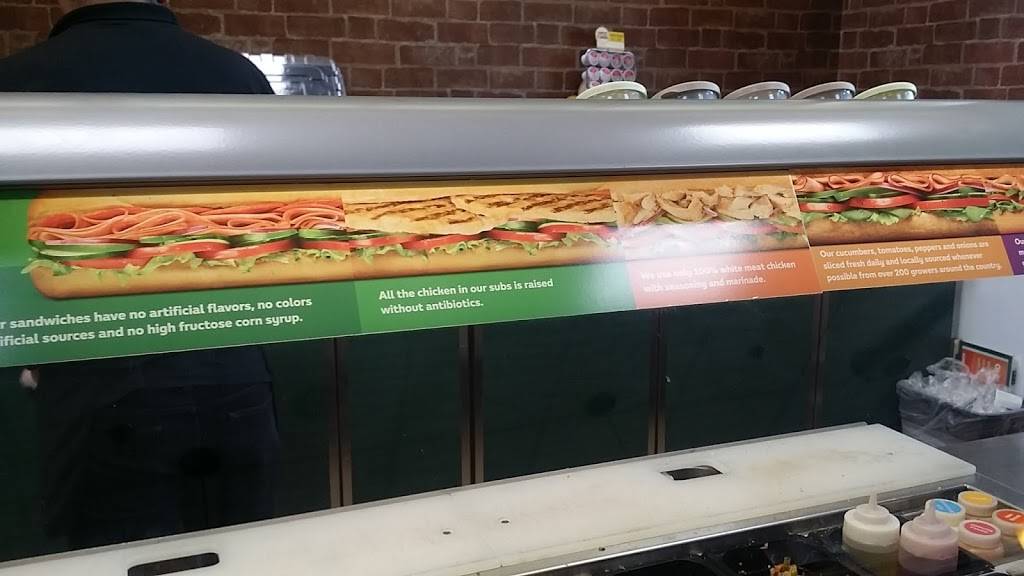 Subway Restaurants | restaurant | Concorde Green Shopping Center, 159 E N Ave #10, Glendale Heights, IL 60139, USA | 6308716000 OR +1 630-871-6000