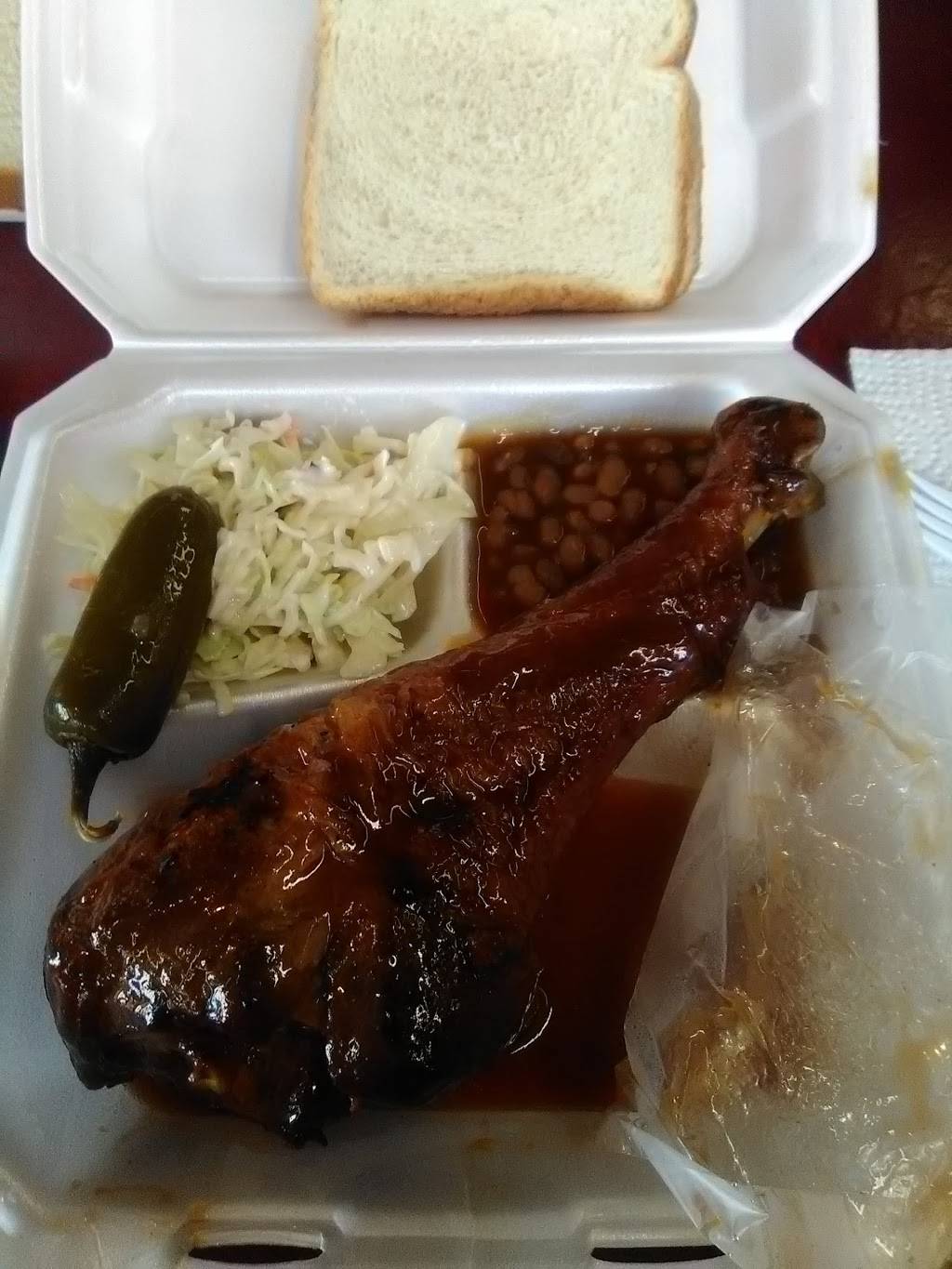 Mama Es B-B-Q & Home Cooking | restaurant | 818 E Rosedale St, Fort Worth, TX 76104, USA | 8178773322 OR +1 817-877-3322