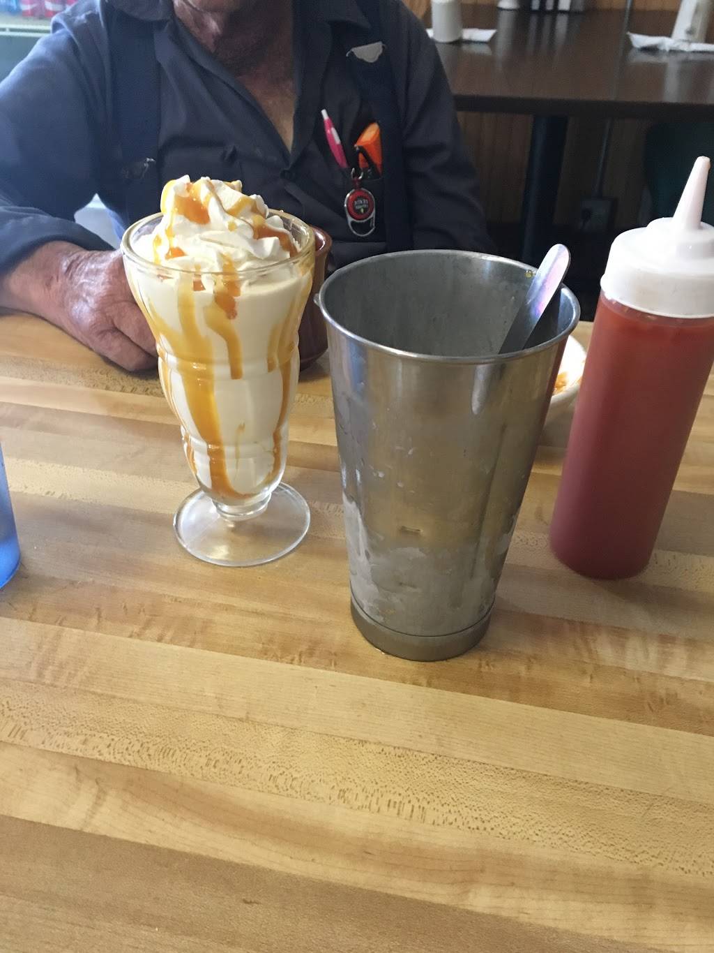 The Red Apple Family Restaurant | restaurant | 5355, 707 S 3rd Ave, Wausau, WI 54401, USA | 7152982203 OR +1 715-298-2203