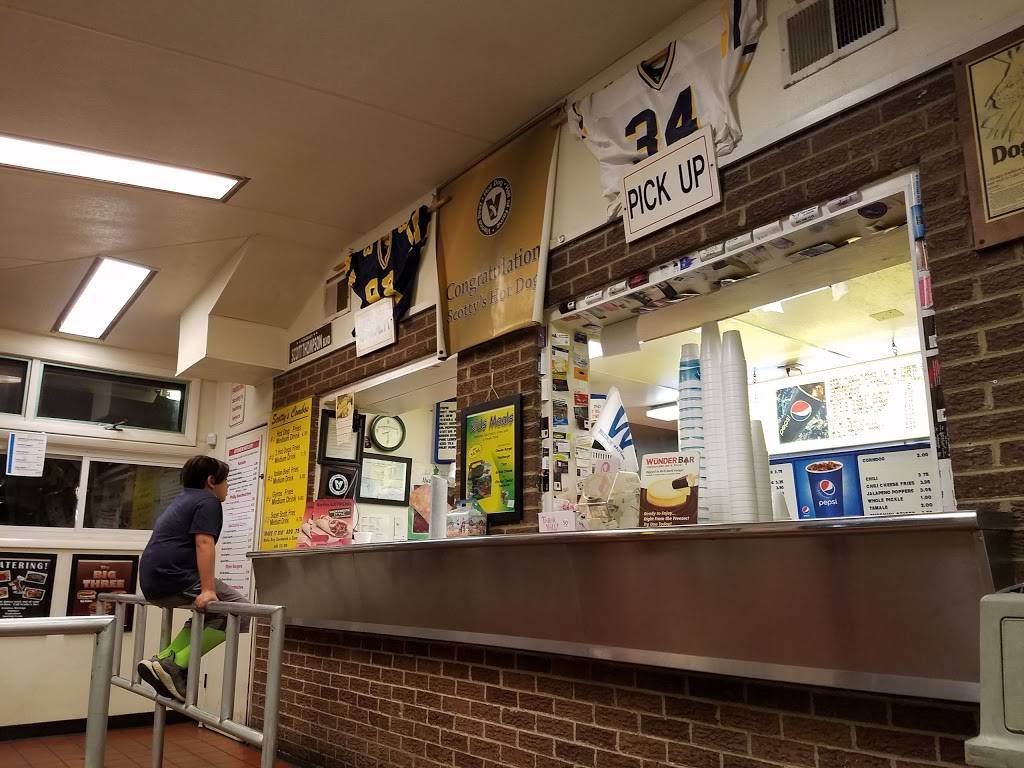 Scottys Hot Dog Stand | restaurant | 1016 N Cedar Lake Rd, Round Lake Beach, IL 60073, USA | 8475463400 OR +1 847-546-3400