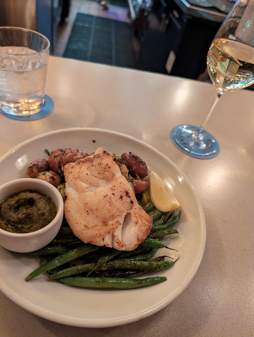 Seamores | restaurant | 2815 Clarendon Blvd, Arlington, VA 22201, USA | 7037213384 OR +1 703-721-3384