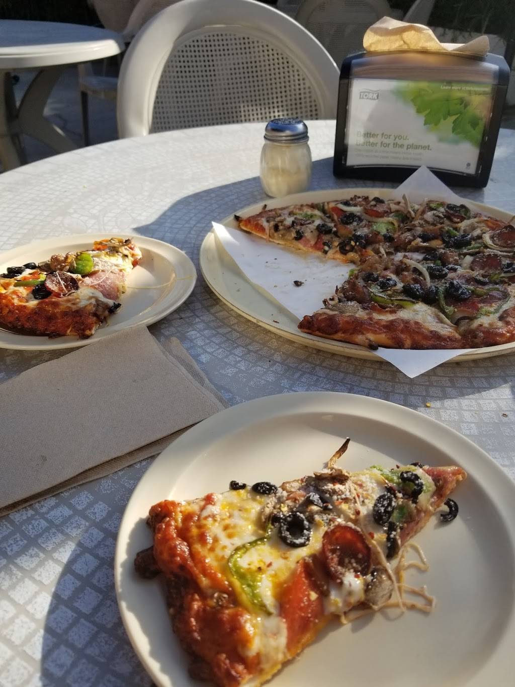 Round Table Pizza | meal delivery | 4007 E Ocean Blvd, Long Beach, CA 90803, USA | 5624397799 OR +1 562-439-7799