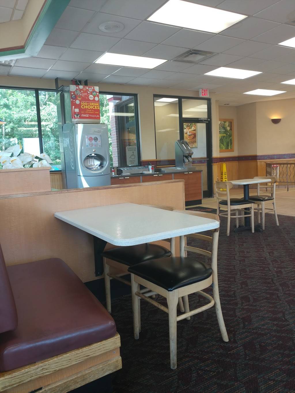 Wendys | restaurant | 3990 S 3rd St, Memphis, TN 38109, USA | 9017890919 OR +1 901-789-0919