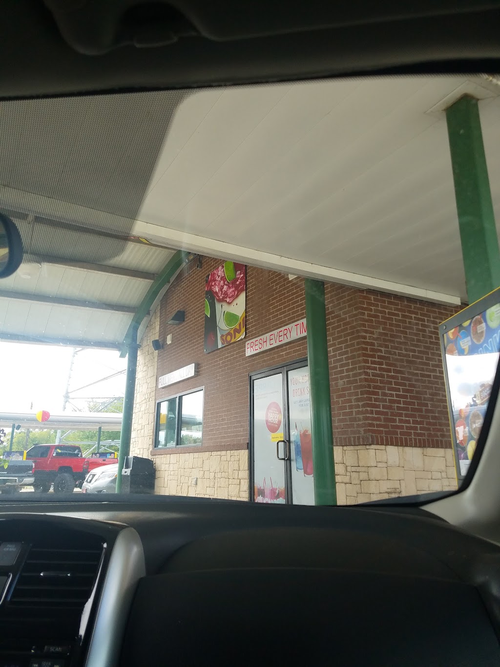 Sonic Drive-In | restaurant | 1001 Wilson St, Valliant, OK 74764, USA | 5809339000 OR +1 580-933-9000