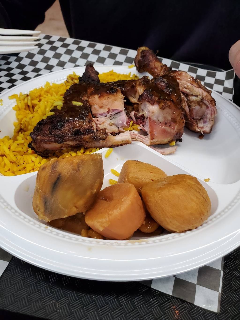 Reggae Red’s | restaurant | 951 E Market St, Jeffersonville, IN 47130, USA | 8129898993 OR +1 812-989-8993