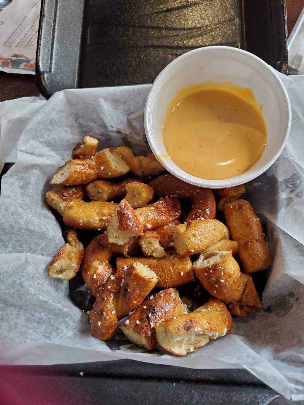 The Brass Tap | restaurant | 164 Fleet St, Oxon Hill, MD 20745, USA | 3019659116 OR +1 301-965-9116