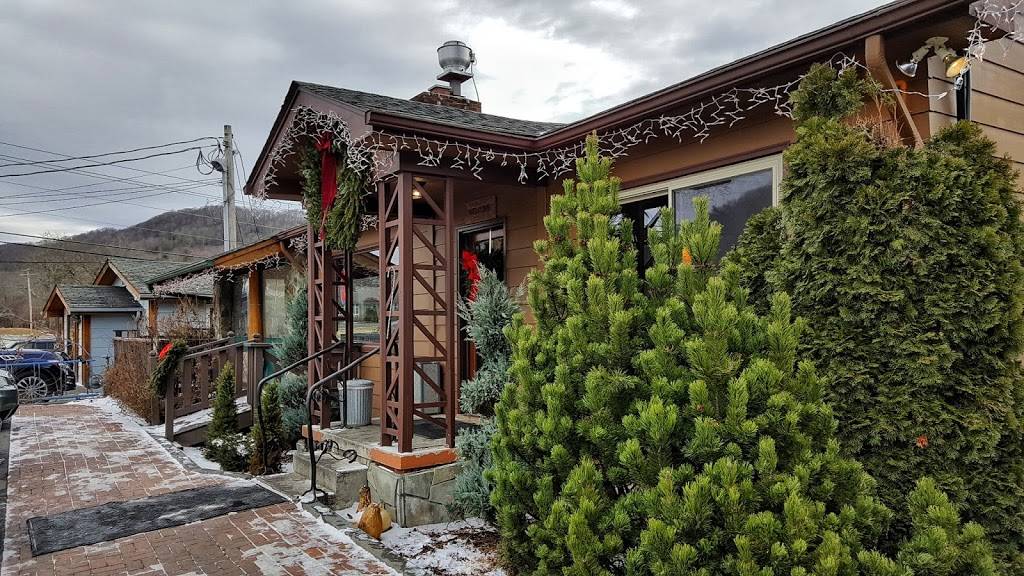 Banner Elk Lodge & Cafe | restaurant | 119 Central Way SW, Banner Elk, NC 28604, USA | 8288983444 OR +1 828-898-3444