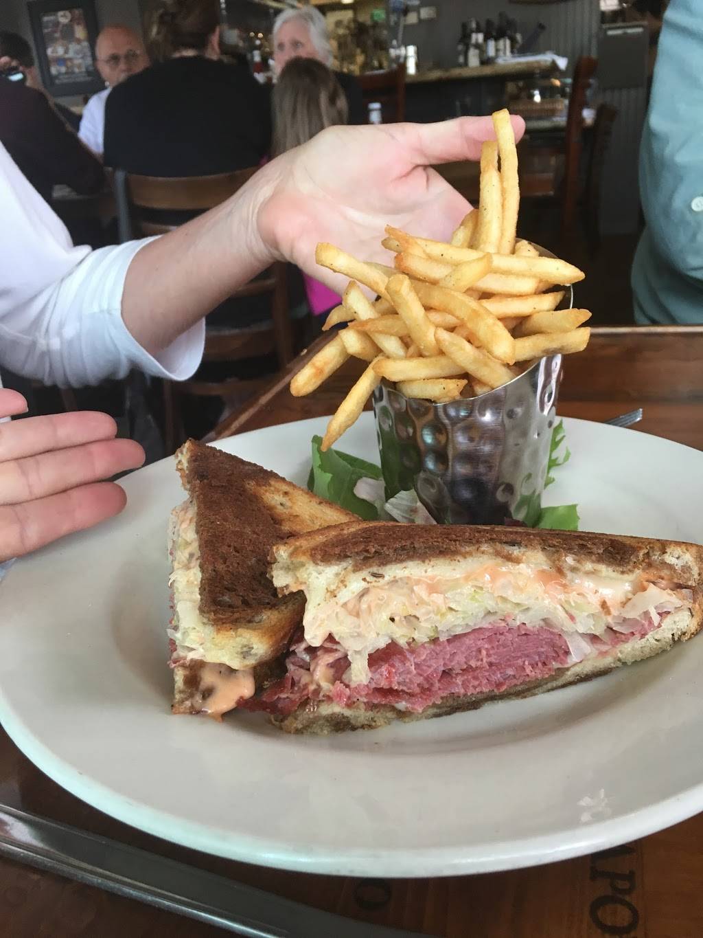 Brunos On Fourth | restaurant | 1226 4th St, Santa Rosa, CA 95404, USA | 7075698222 OR +1 707-569-8222