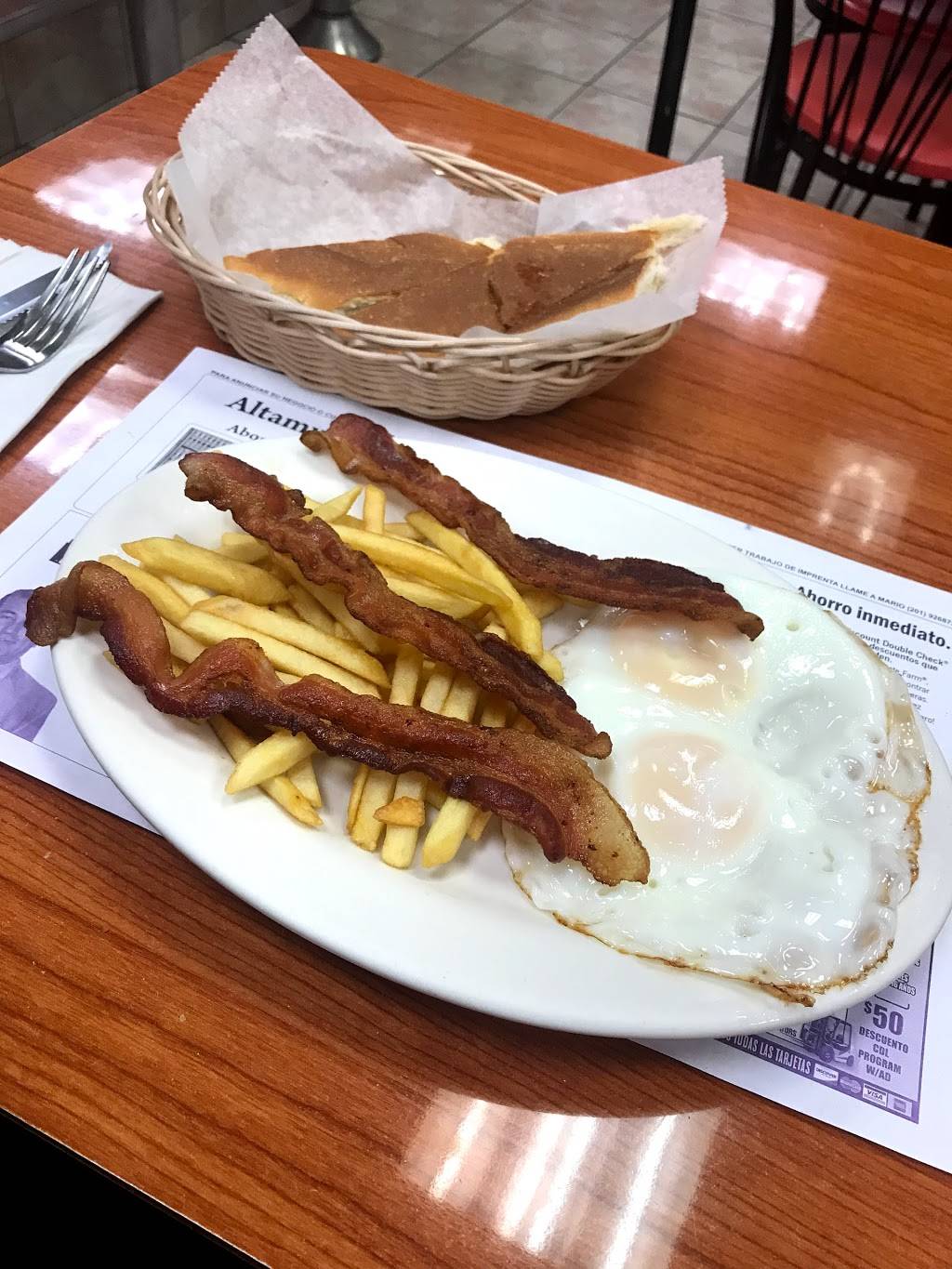 Gilbertos Cafeteria | restaurant | 7616 Bergenline Ave, North Bergen, NJ 07047, USA | 2018549876 OR +1 201-854-9876