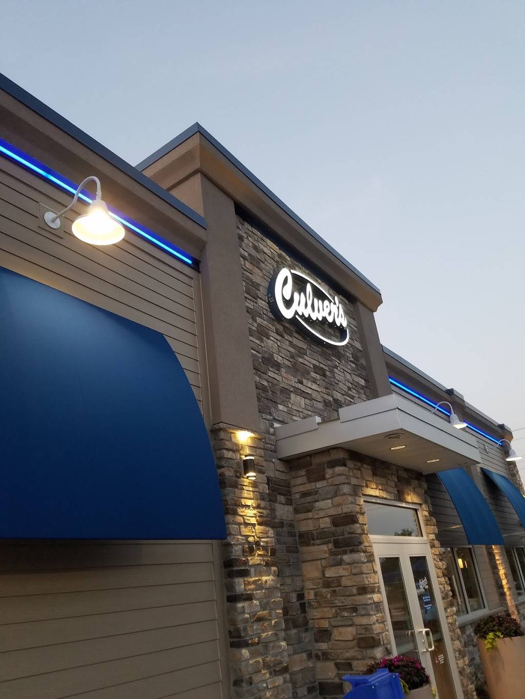 Culvers | restaurant | 400 Pingree Rd, Crystal Lake, IL 60014, USA | 8153569090 OR +1 815-356-9090