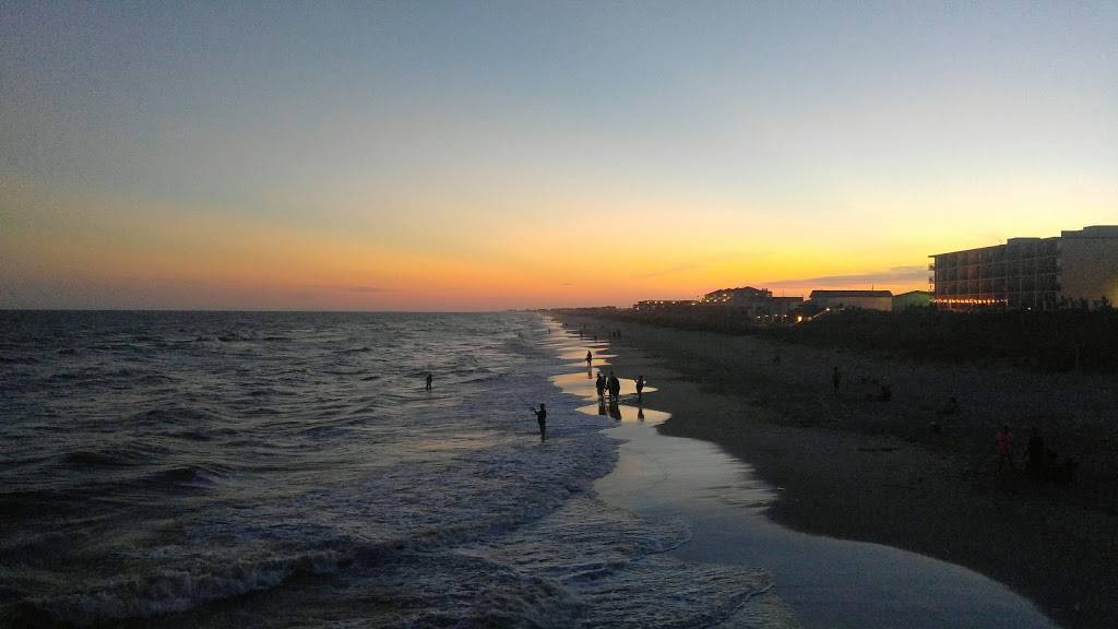 Mollys Beachside Bar & Grill | restaurant | 2717 W Fort Macon Rd, Atlantic Beach, NC 28512, USA | 2522401155 OR +1 252-240-1155