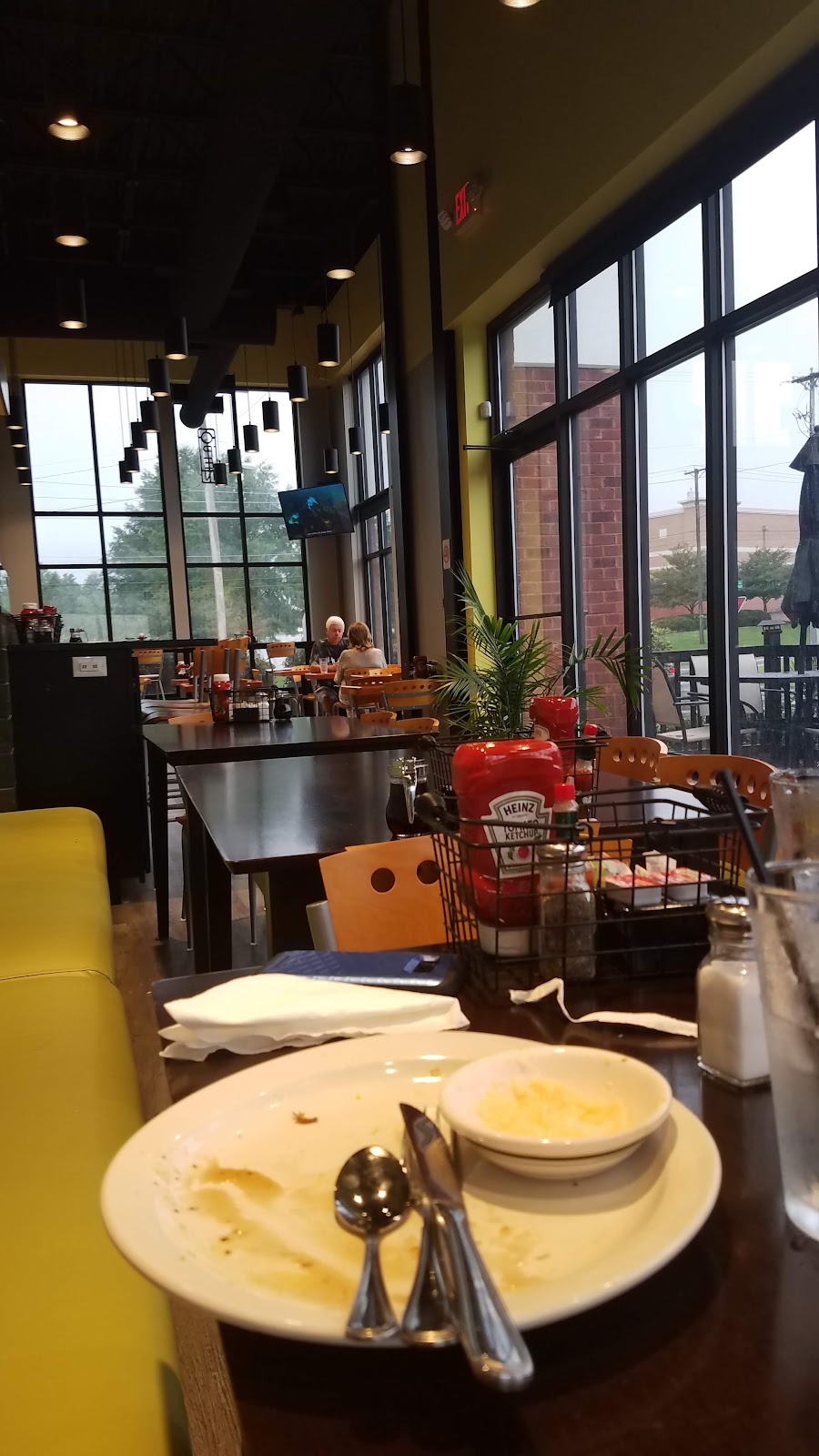 Market At Main Wards | restaurant | 3920 Wards Rd, Lynchburg, VA 24502, USA | 4342153341 OR +1 434-215-3341