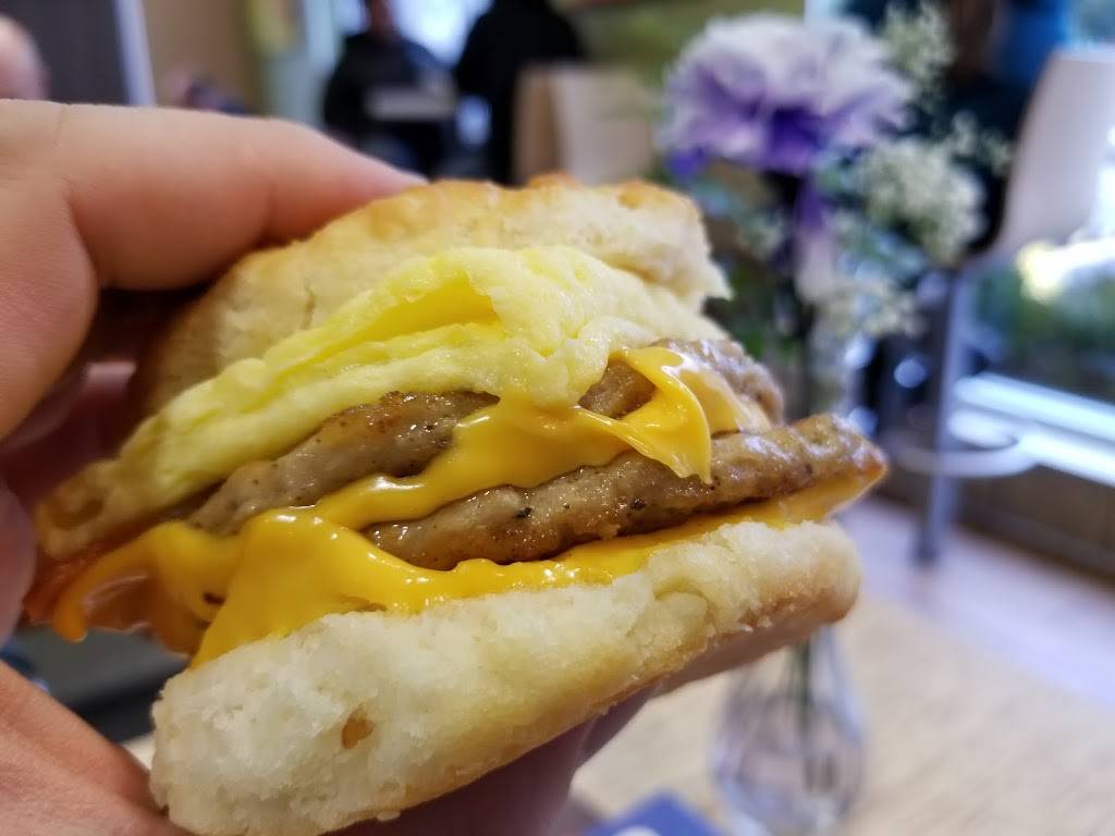 McDonalds | cafe | 151 N Lake St, Mundelein, IL 60060, USA | 8475667100 OR +1 847-566-7100