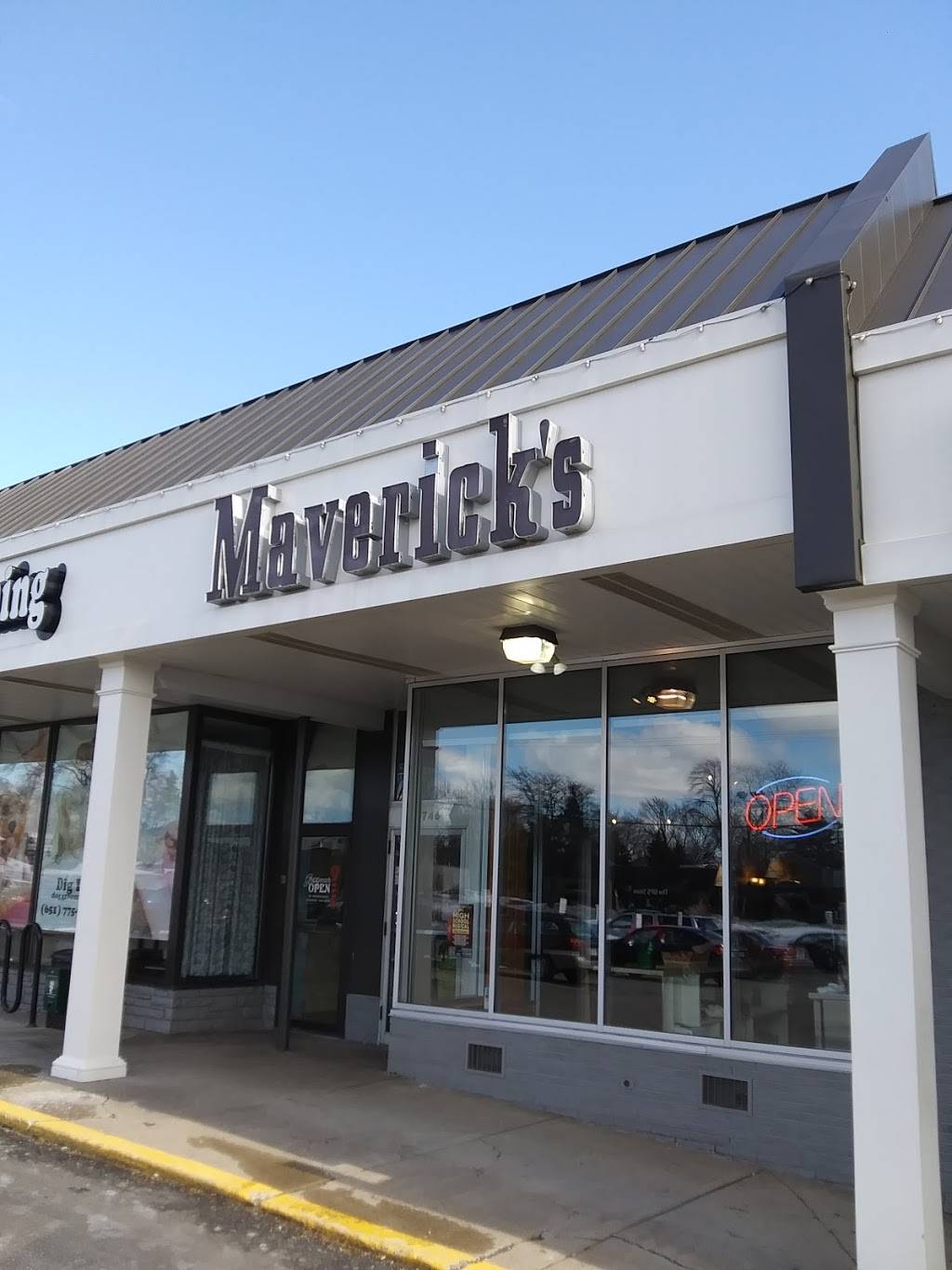 Mavericks Real Roast Beef | restaurant | 1746 Lexington Ave N, Roseville, MN 55113, USA | 6514939672 OR +1 651-493-9672