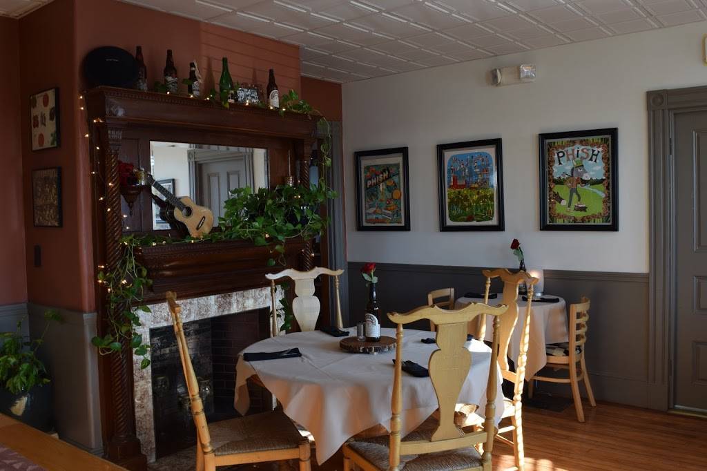 Stomping Grounds Grille | restaurant | 240 Main St, Buzzards Bay, MA 02532, USA | 7743024706 OR +1 774-302-4706