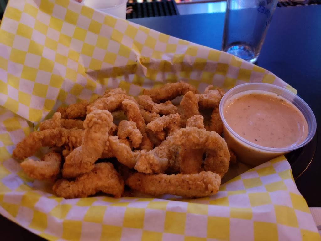 The Saucy Swine | restaurant | 2245 E St Francis Ave, St Francis, WI 53235, USA | 4145095390 OR +1 414-509-5390