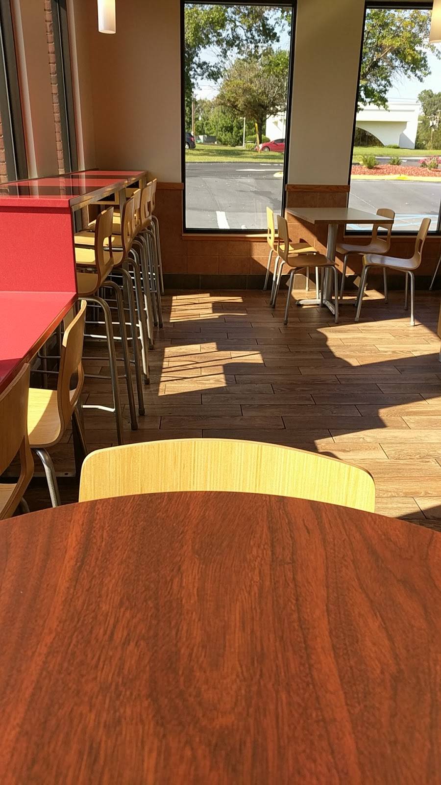 Wendys | restaurant | 4500 TN-58, Chattanooga, TN 37416, USA | 4238943587 OR +1 423-894-3587