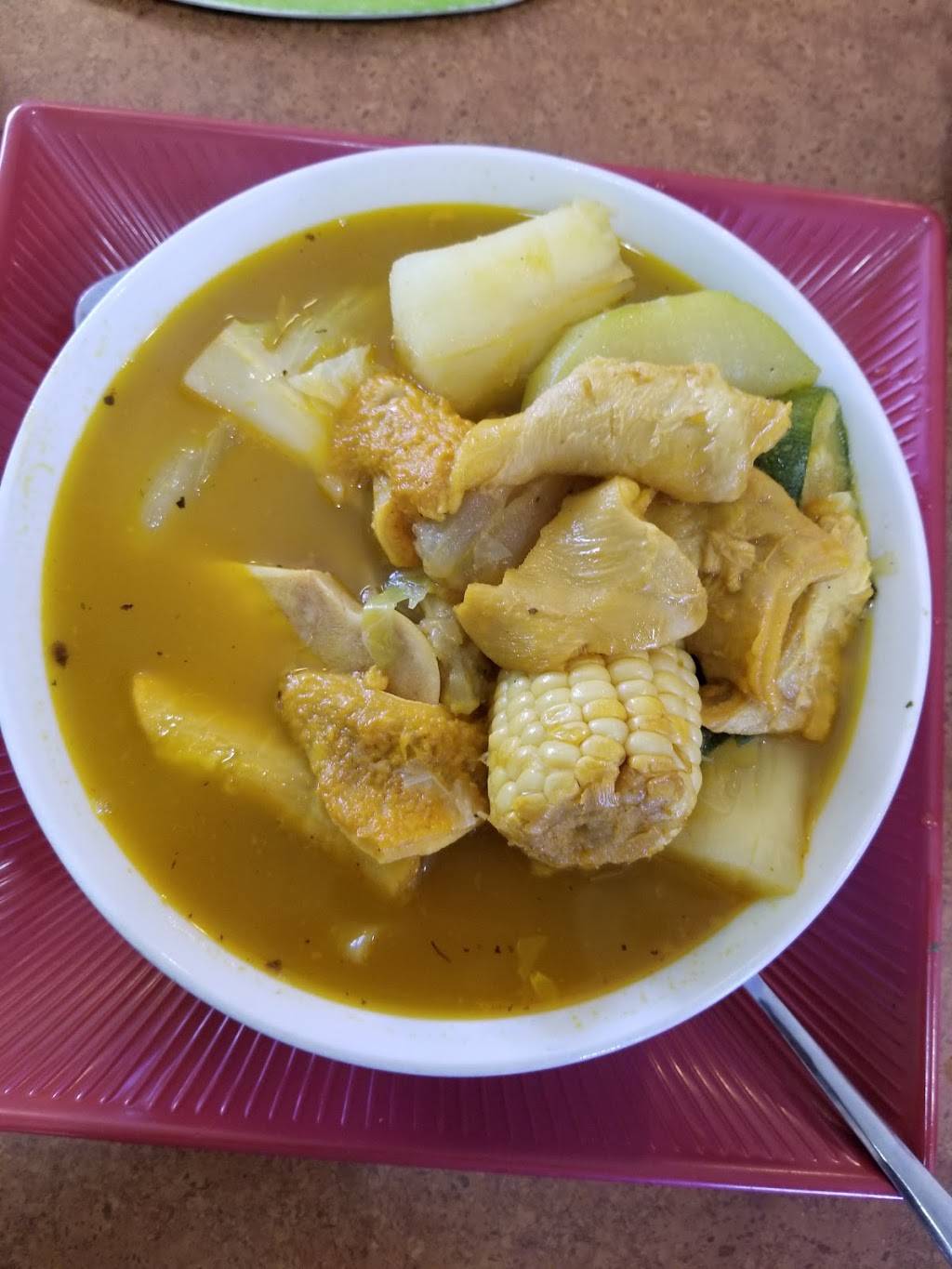 Gladys Restaurante Salvadoreño | restaurant | 1423 S Country Club Dr, Mesa, AZ 85210, USA | 4806492541 OR +1 480-649-2541