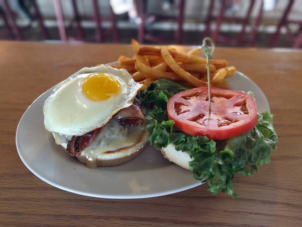 The Salt Marsh Pub & Raw Bar | restaurant | 706 Succotash Rd, South Kingstown, RI 02879, USA | 4017894556 OR +1 401-789-4556