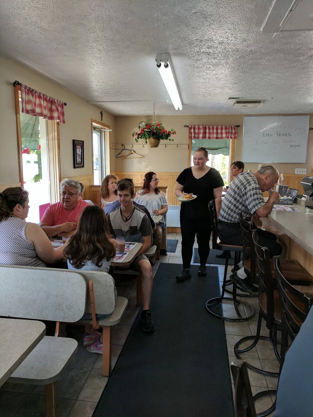 Cafe Richard | restaurant | Boulevard Industriel, Sherbrooke, QC J1R 0P4, Canada | 8195648033 OR +1 819-564-8033