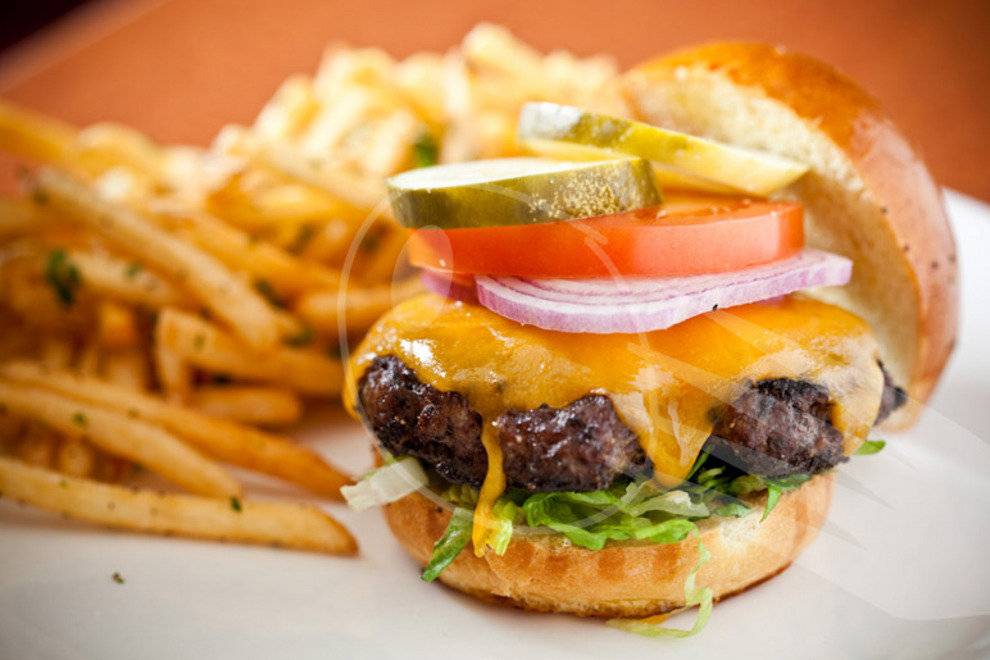 333 Belrose Bar & Grill | restaurant | 333 Belrose Ln, Wayne, PA 19087, USA | 6102931000 OR +1 610-293-1000