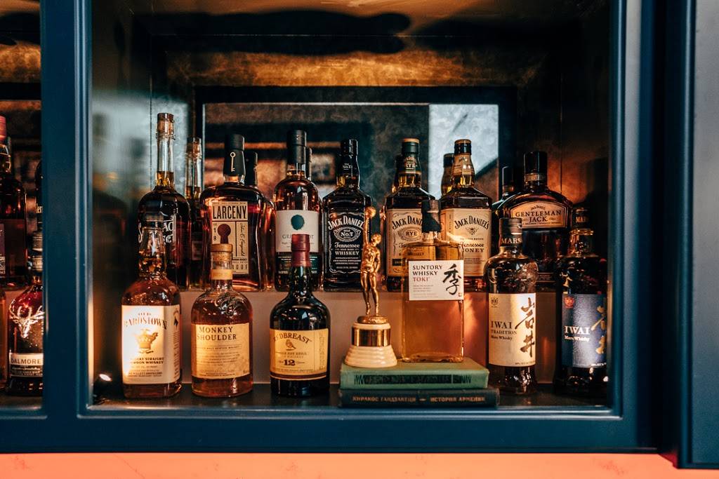 Over/Under Public House | restaurant | 310 N San Fernando Blvd, Burbank, CA 91502, USA | 8182379186 OR +1 818-237-9186