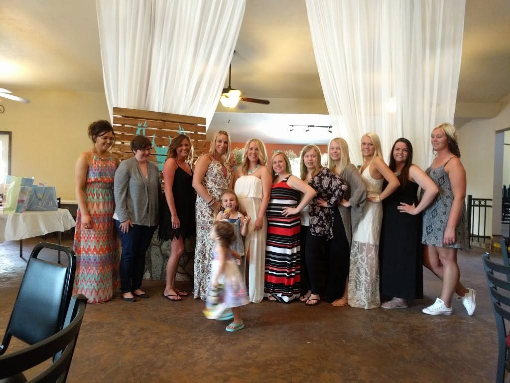 Buxtons Banquet Hall | restaurant | 191 Railroad St, Beckemeyer, IL 62219, USA | 6182278281 OR +1 618-227-8281