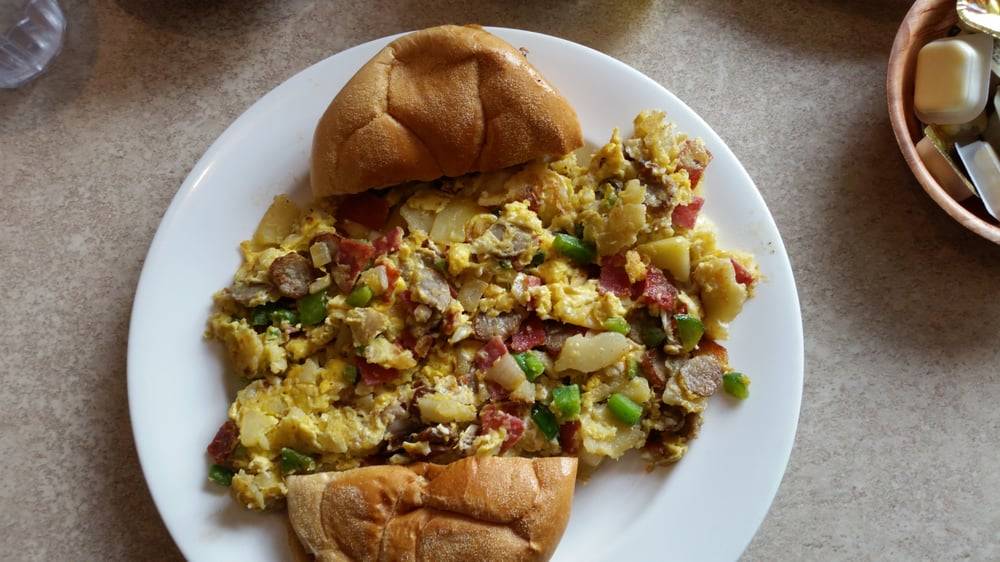 The Brownstone House Family Restaurant | restaurant | 961 Boston Post Rd, Guilford, CT 06437, USA | 2034581238 OR +1 203-458-1238