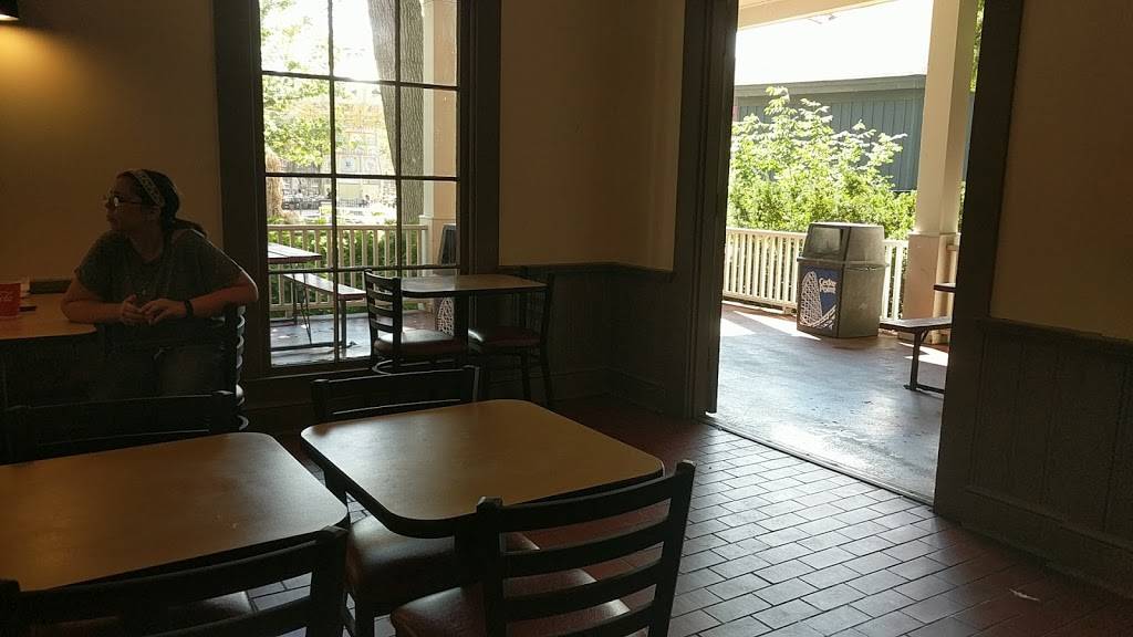 Frontier Inn | restaurant | Frontier Town Dr, Sandusky, OH 44870, USA | 4196272350 OR +1 419-627-2350