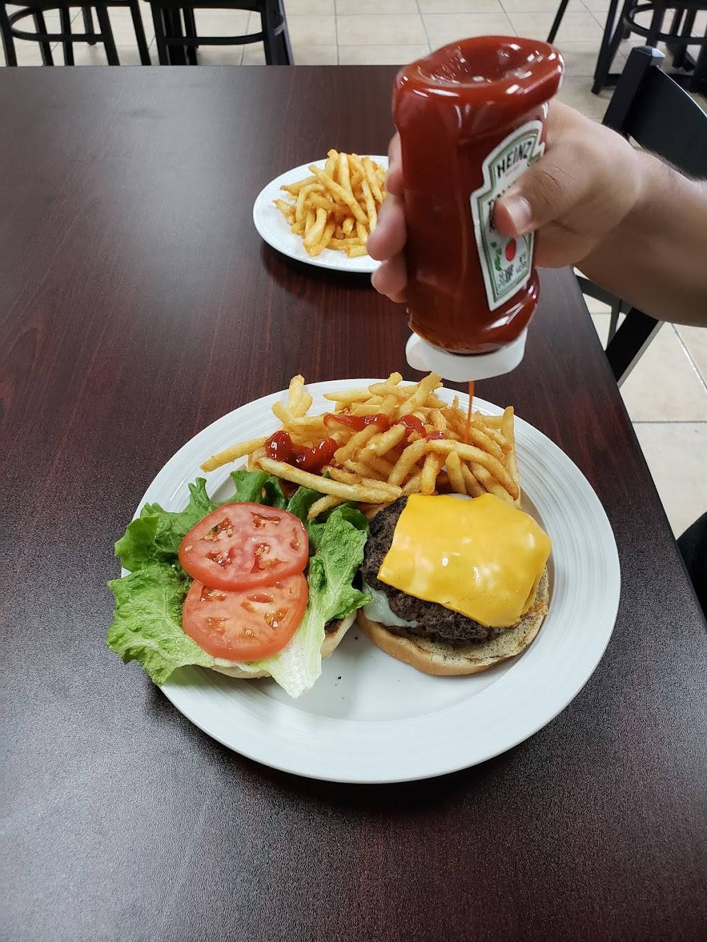 Cristelas | restaurant | 4141 N 35th Ave, Phoenix, AZ 85017, USA | 6026753607 OR +1 602-675-3607