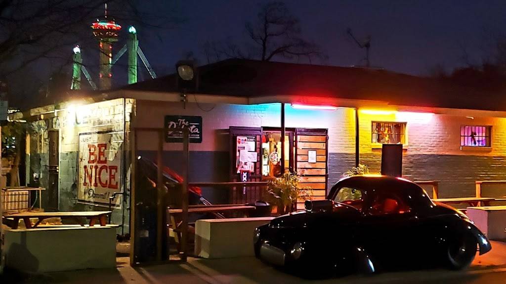 The Dakota East Side Ice House | restaurant | 433 S Hackberry, San Antonio, TX 78203, USA | 2103756009 OR +1 210-375-6009