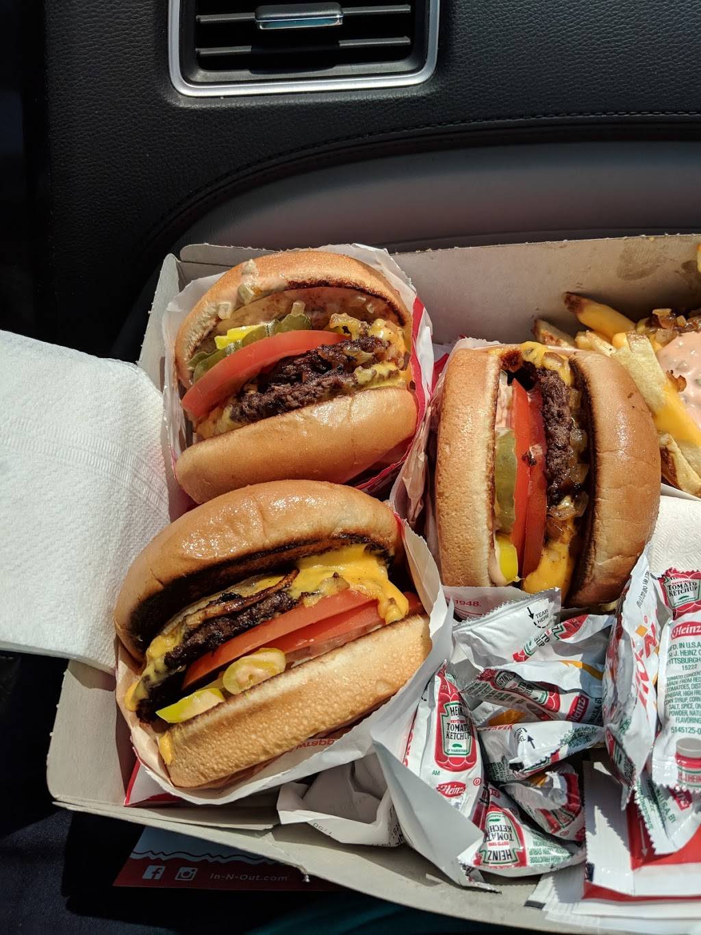 In-N-Out Burger | restaurant | 5820 Bellflower Blvd, Lakewood, CA 90713, USA | 8007861000 OR +1 800-786-1000