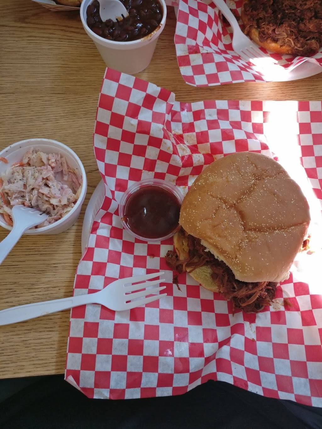 Zebs Barbeque | restaurant | 51 Potomac St, Ridgeley, WV 26753, USA | 3047384001 OR +1 304-738-4001