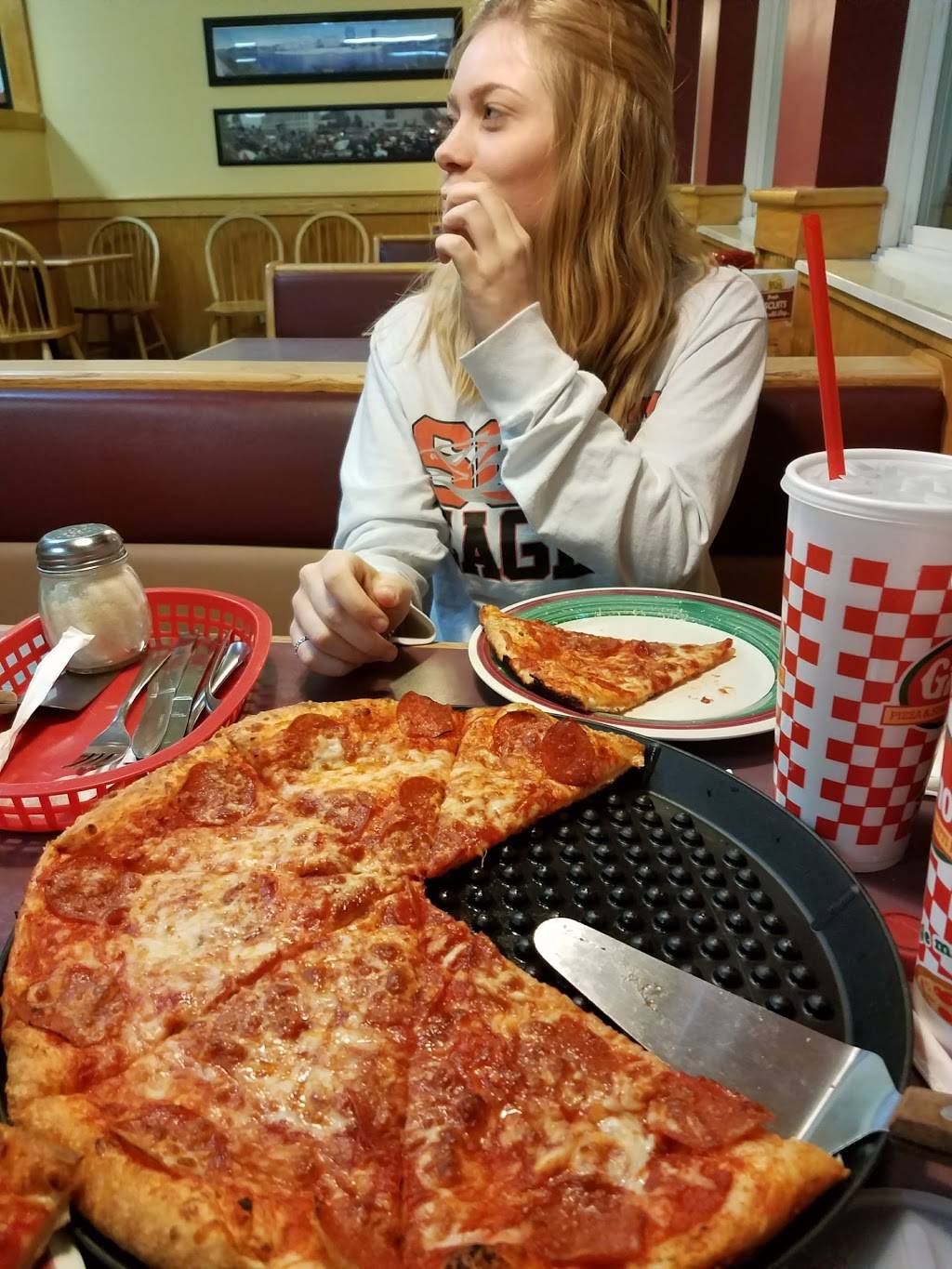 Tudors Biscuit World | restaurant | 1313 Fairlawn Ave, Dunbar, WV 25064, USA | 3047682046 OR +1 304-768-2046