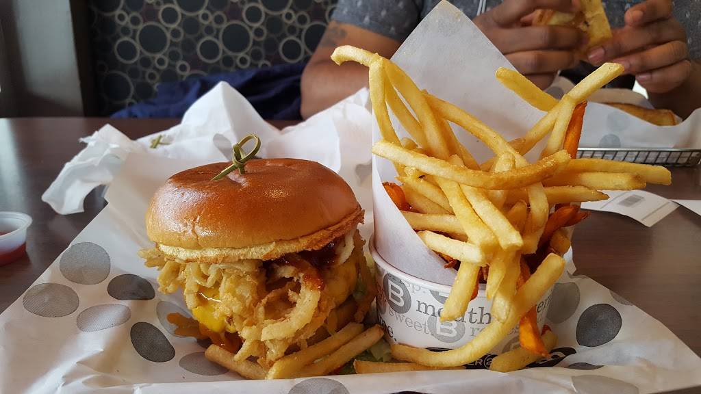 Burger 21 | restaurant | 14825 Ballantyne Village Way #160, Charlotte, NC 28277, USA | 7049005645 OR +1 704-900-5645