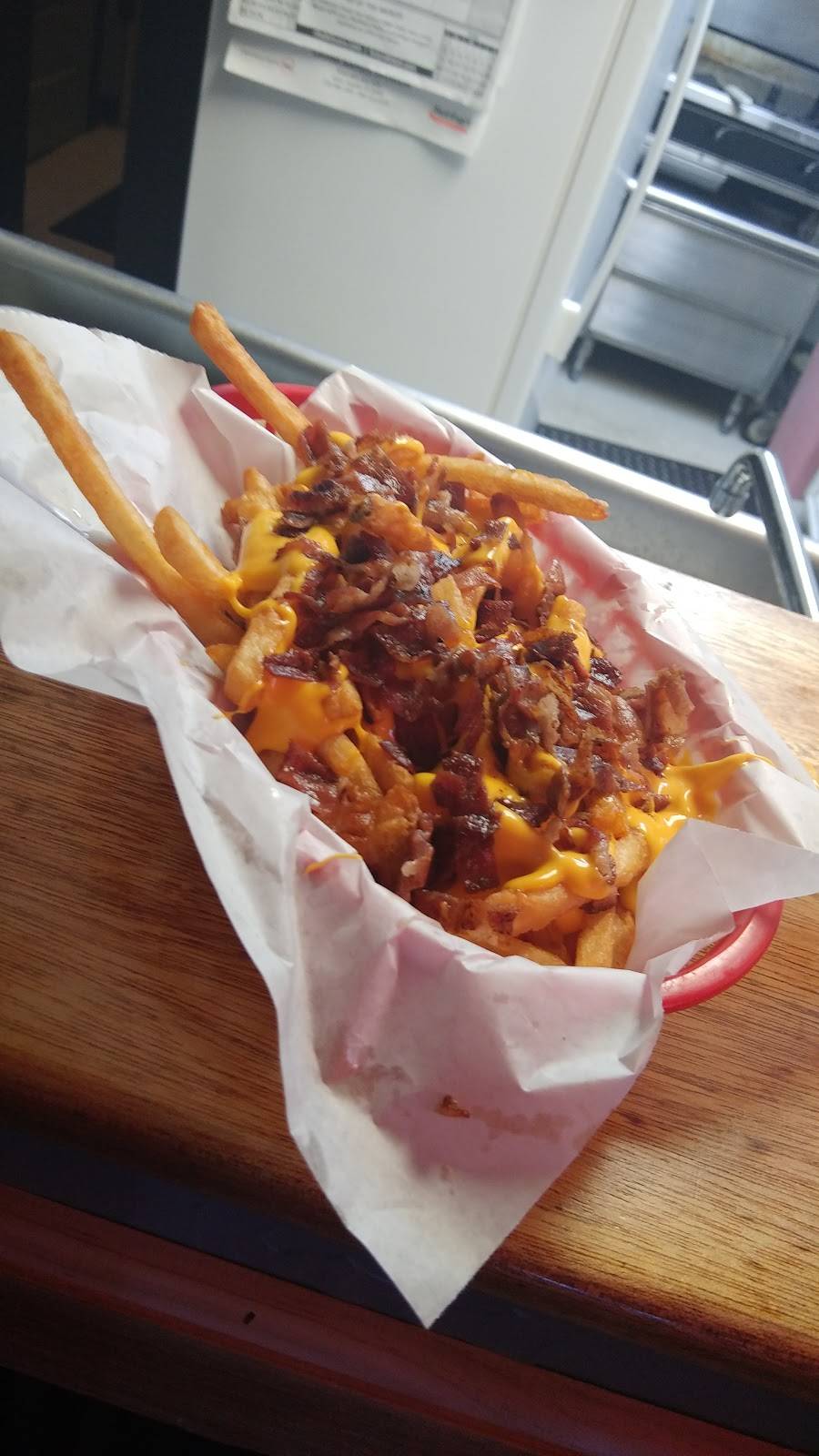 Foxys Chill and Grill | restaurant | 347 E Main St, Central City, IA 52214, USA | 3194383333 OR +1 319-438-3333