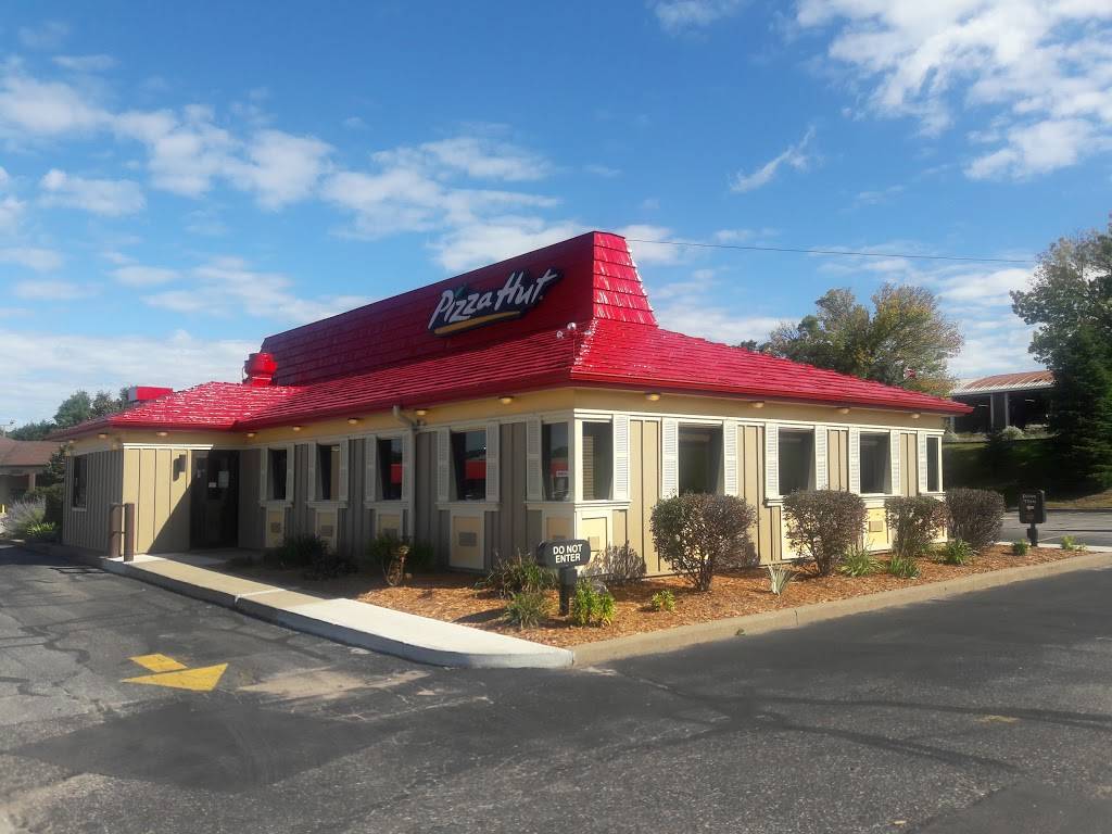 Pizza Hut | meal takeaway | 666 WI-54 Trunk E, Black River Falls, WI 54615, USA | 7152844000 OR +1 715-284-4000