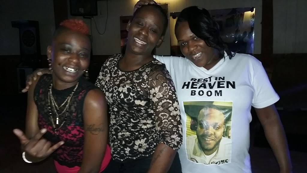 Boston Bar & Grill | restaurant | 3535 W Villard Ave, Milwaukee, WI 53209, USA | 4144646111 OR +1 414-464-6111