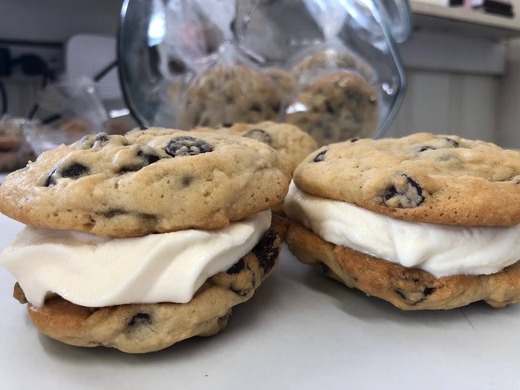 Dairy Bar of Carrollton, Inc. | restaurant | 334 5th St, Carrollton, IL 62016, USA | 2179423841 OR +1 217-942-3841