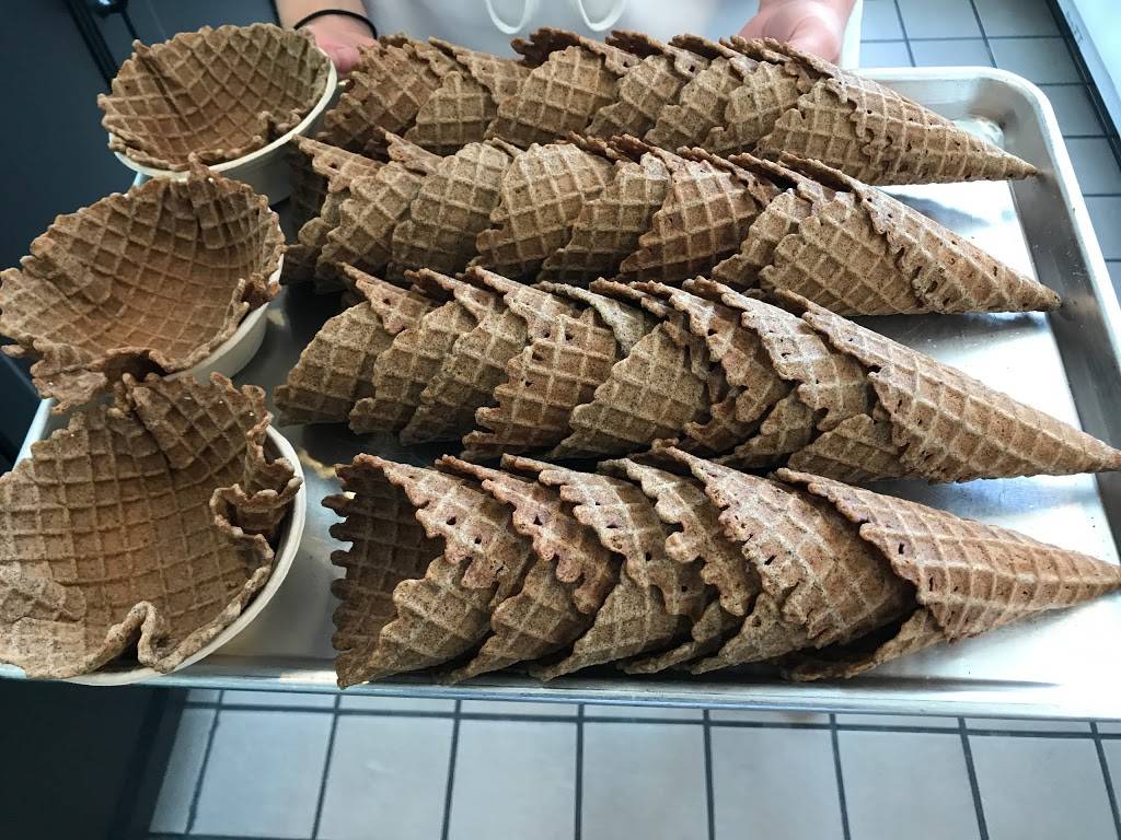 Mr. Dewies Emeryville | restaurant | 5959 Shellmound St, Emeryville, CA 94608, USA | 5103508171 OR +1 510-350-8171